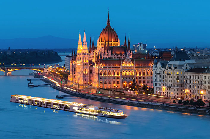 Scenic Jasper cruising past the Parliament Building, Budapest